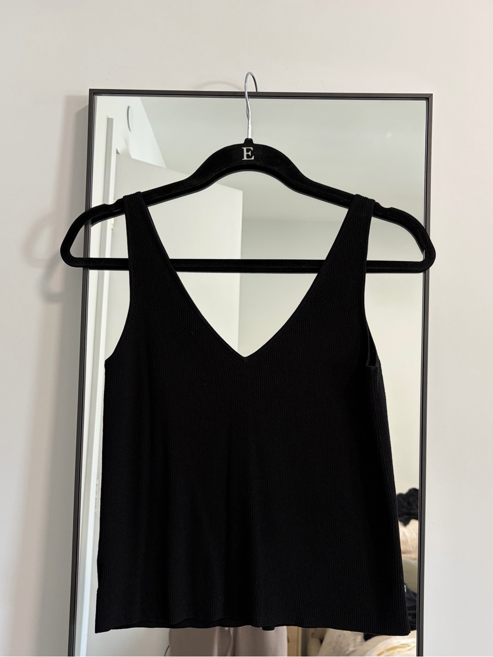 EUC Theory Black Double V-Neck Ribbed Knot Crepe Tank Top